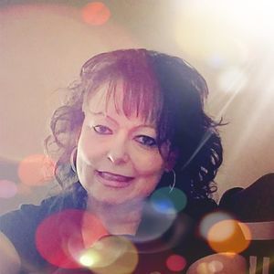 Meet your Posher, Dee dee